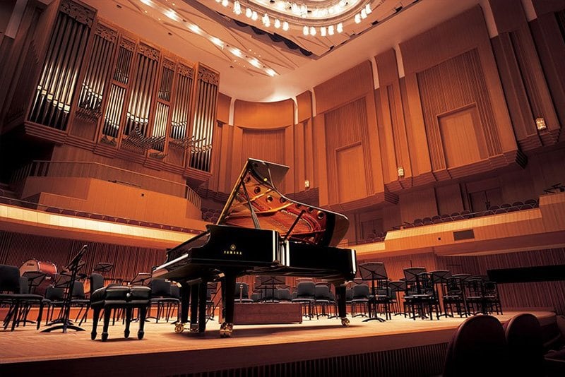 American Musical Supply Image of a Piano on a stage